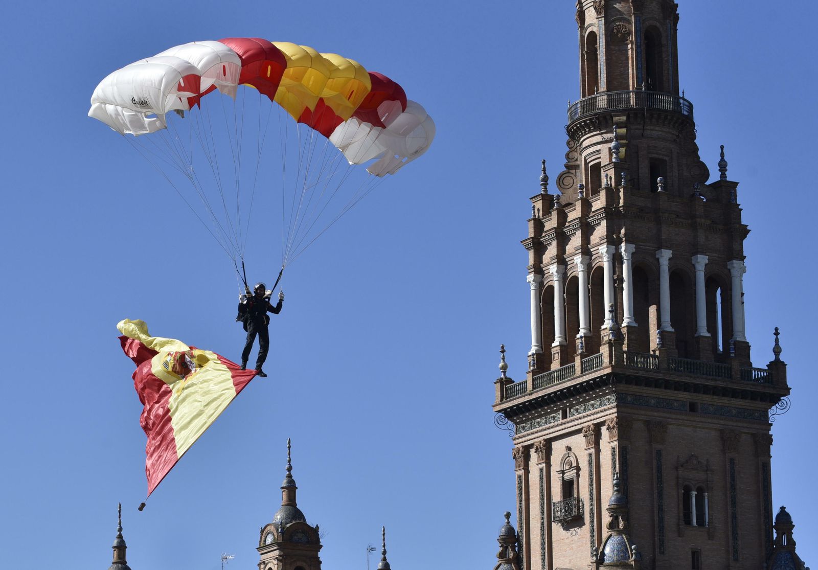 Las imágenes de la jura de bandera la Plaza de España