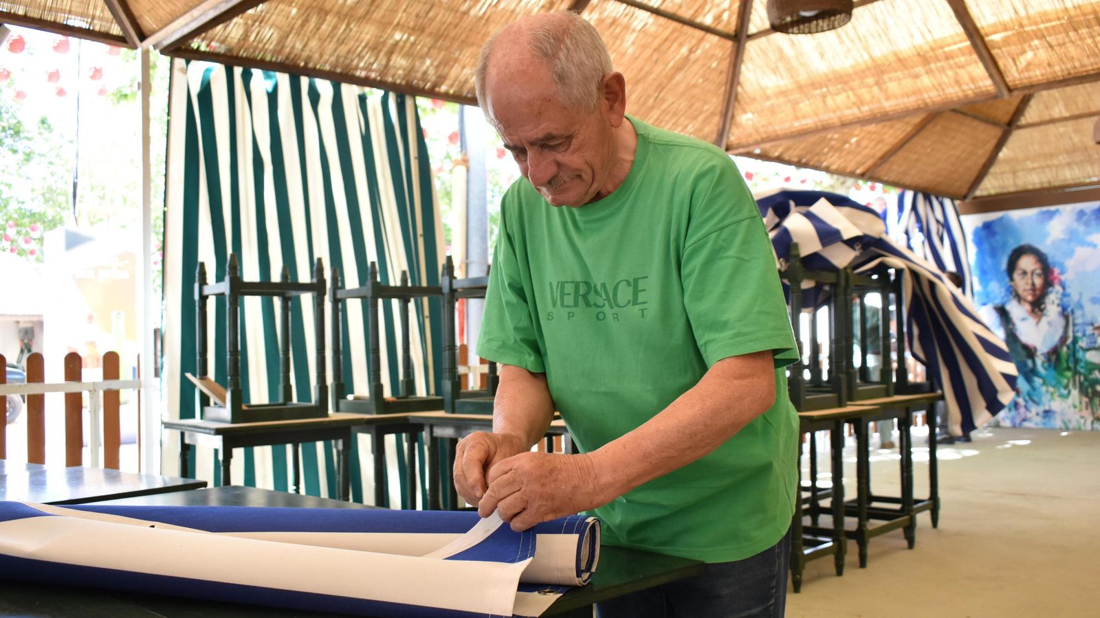 Preparativos en la caseta de la Casa de Motril