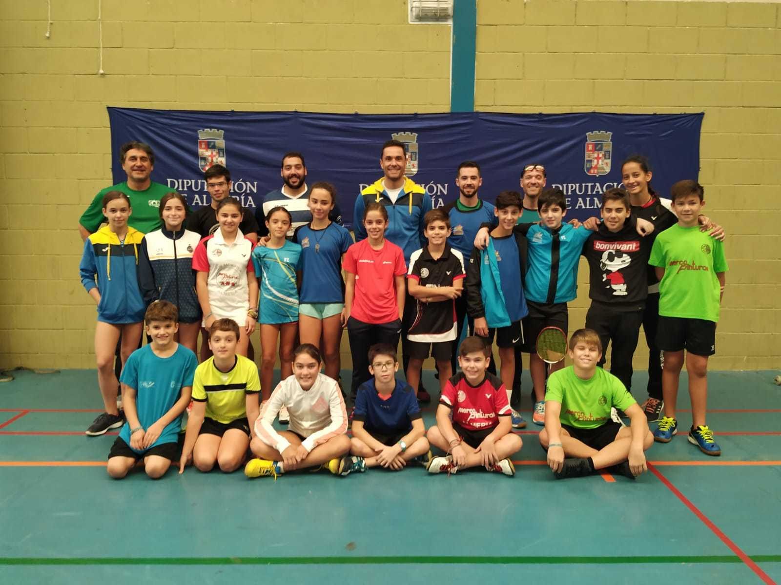 Algunos de los pequeños componentes del Mercapinturas con sus monitores