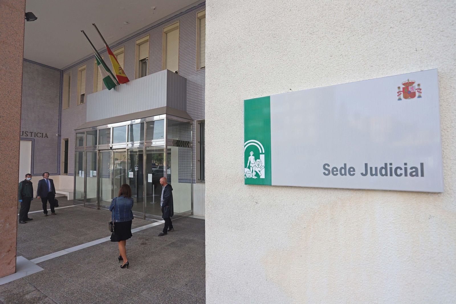 La entrada al Palacio de Justicia de Algeciras.