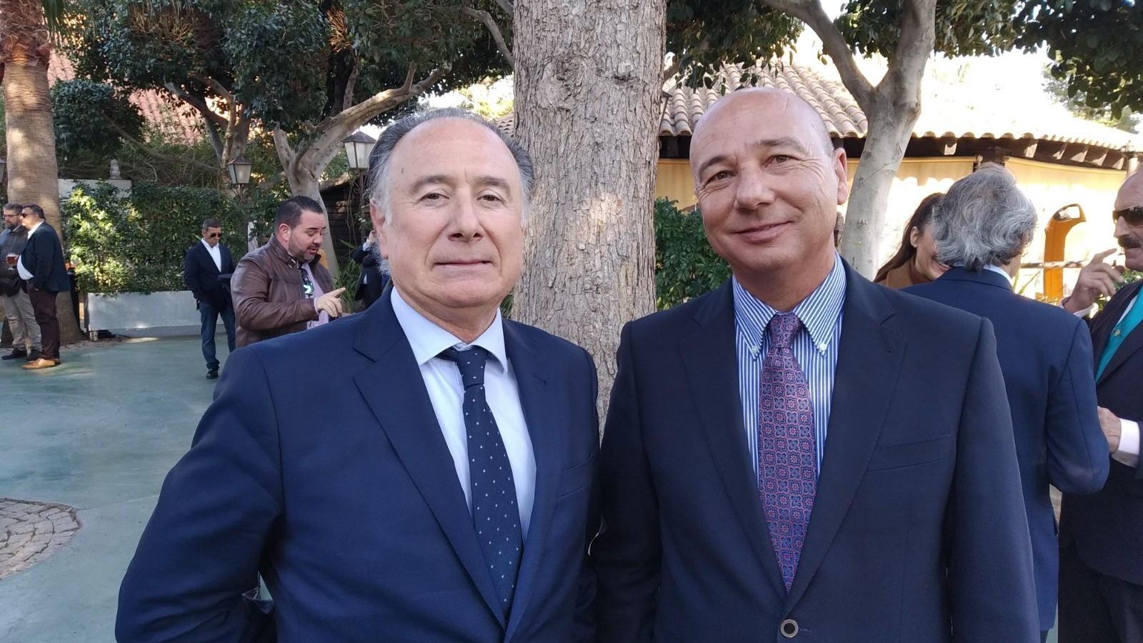 A la derecha, el comisario provincial, Rafael Madrona, también acudió al acto.