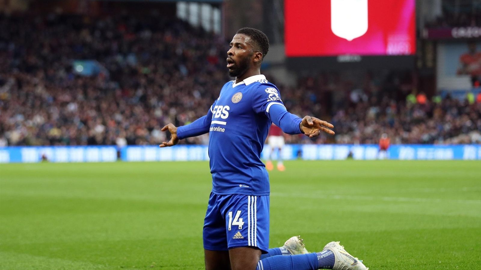 Iheanacho celebra un gol con la camiseta del Leicester