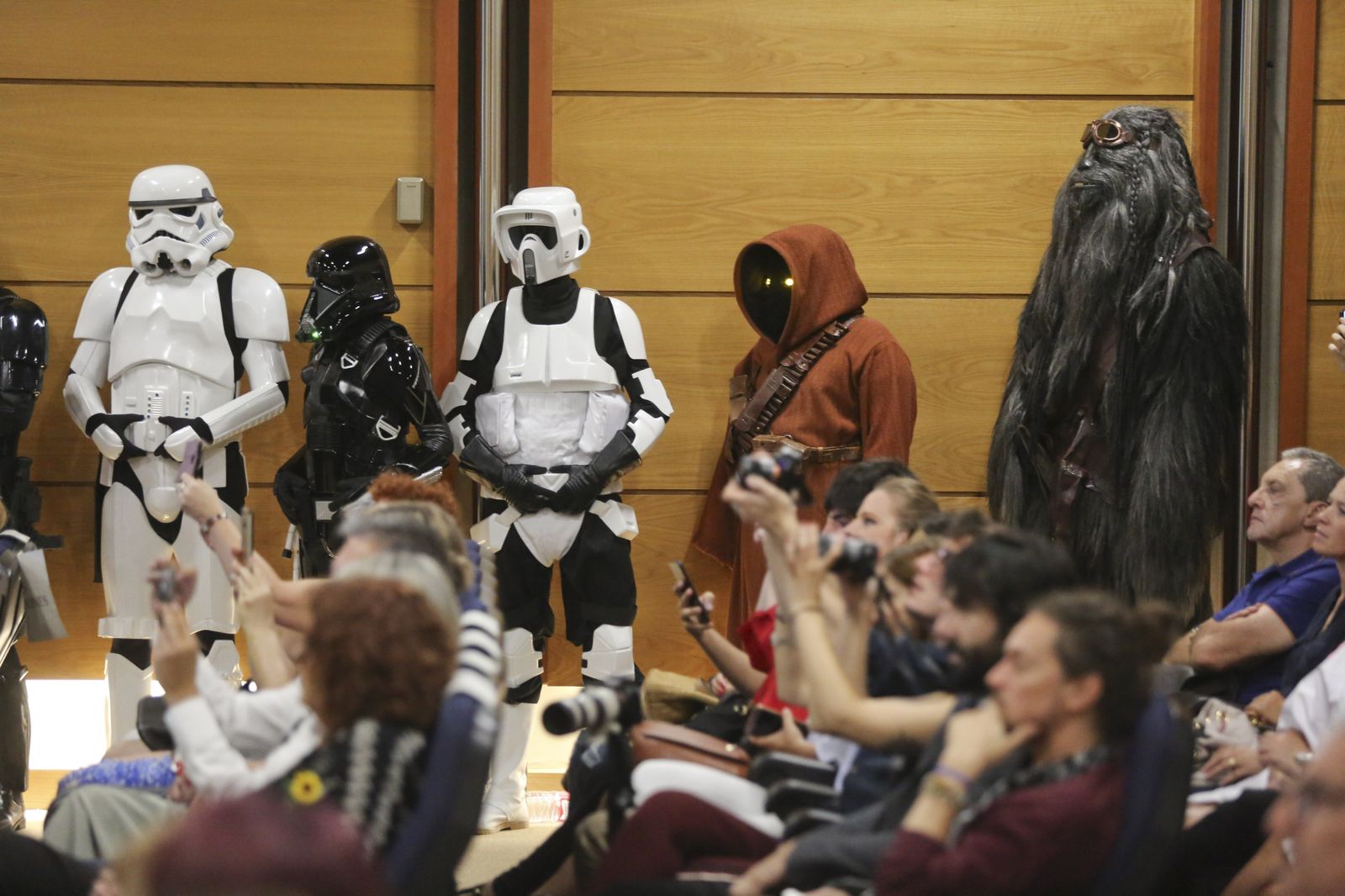 Las fotos de la presentación de la nave espacial de la Asociación contra el Cáncer en Málaga