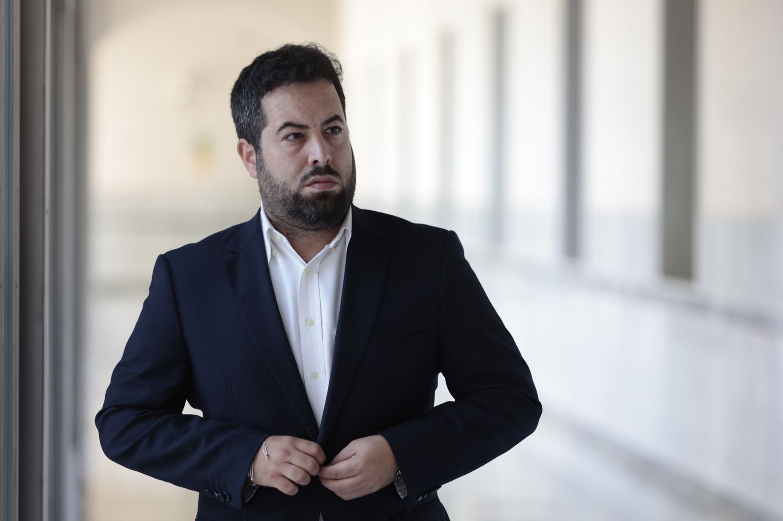 Fran Carrillo, en los pasillos del Parlamento de Andalucía