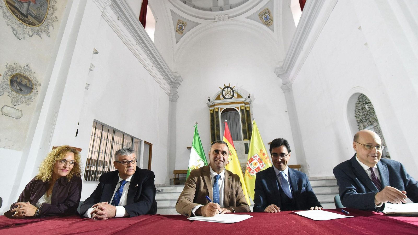 Firma en el Museo de la Semana Santa de Granada en Guadix