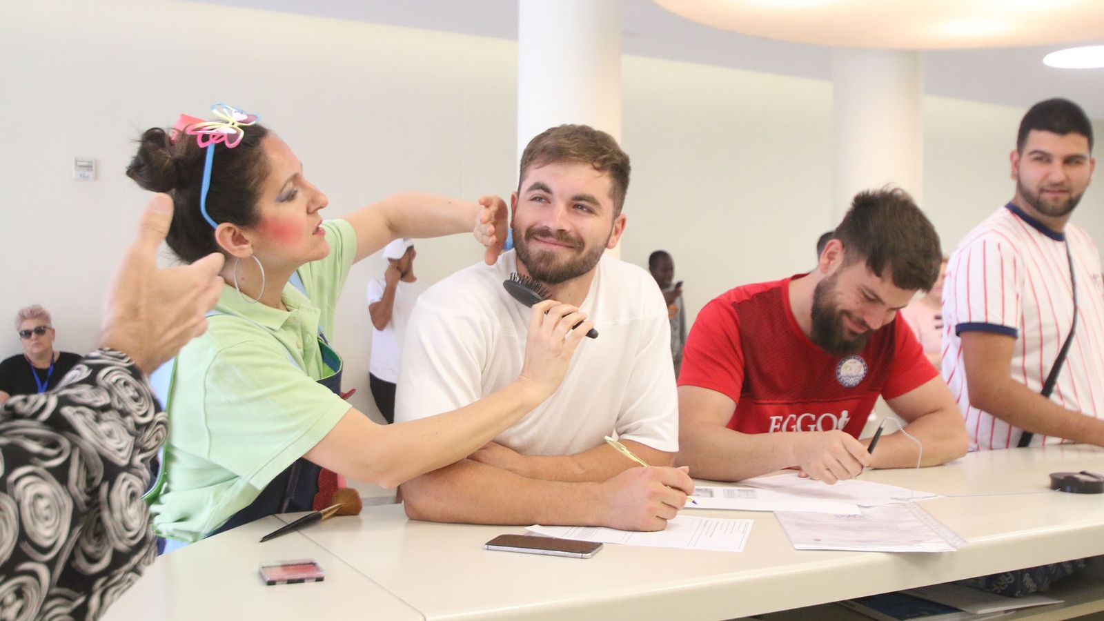 Mientras realizan la gestión también viven el teatro.