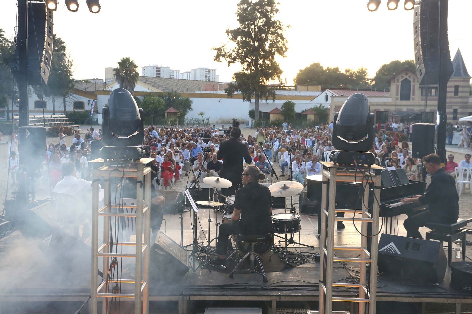 Concierto de A Dos Velas en la Real Escuela del Arte Ecuestre