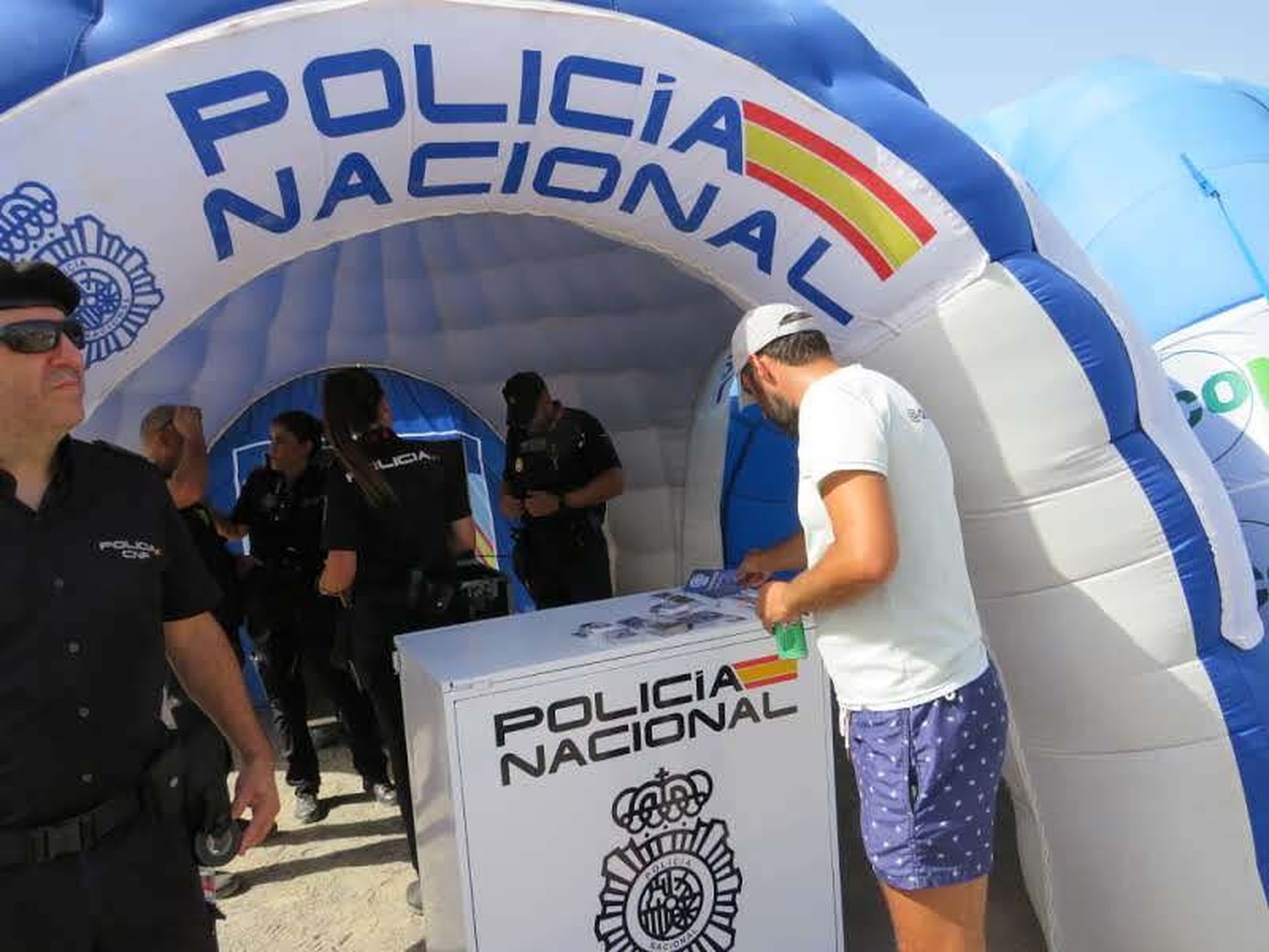 Garantes de la seguridad de los ciclistas de la Vuelta a España