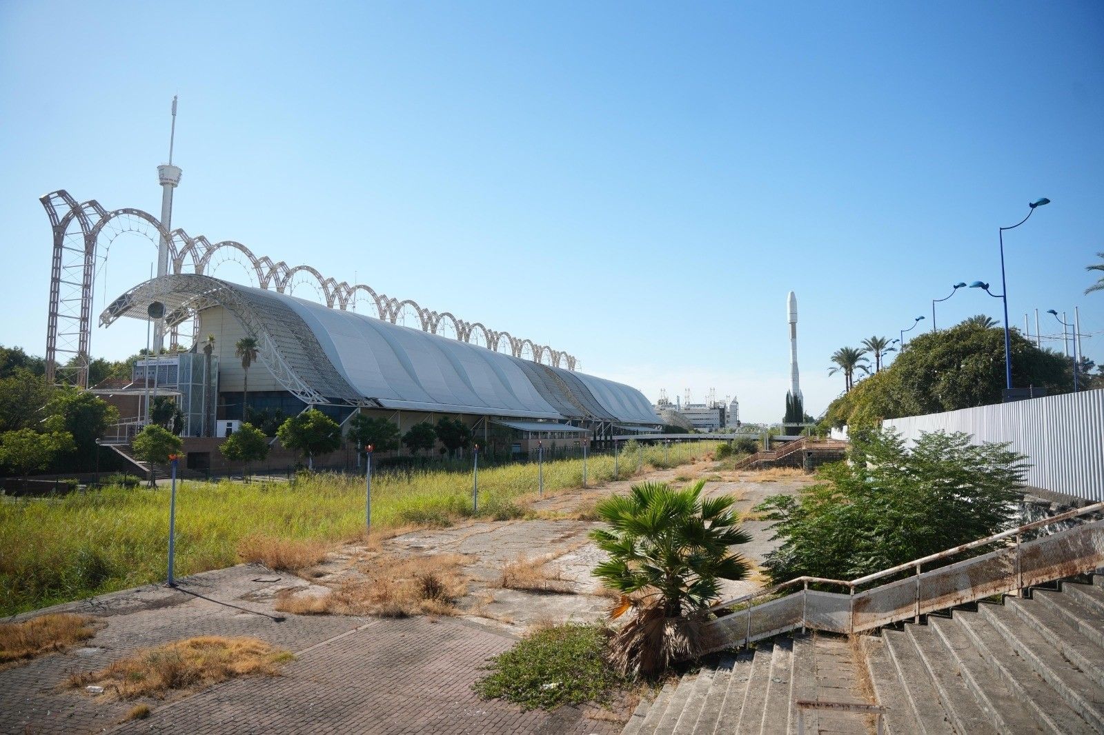 Estado actual de abandono del canal de la Expo 92.