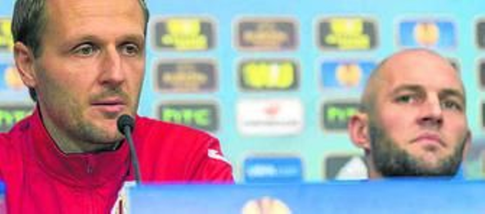 El entrenador del Standard, Ivan Vukomanovic, y el lateral Van Damme.