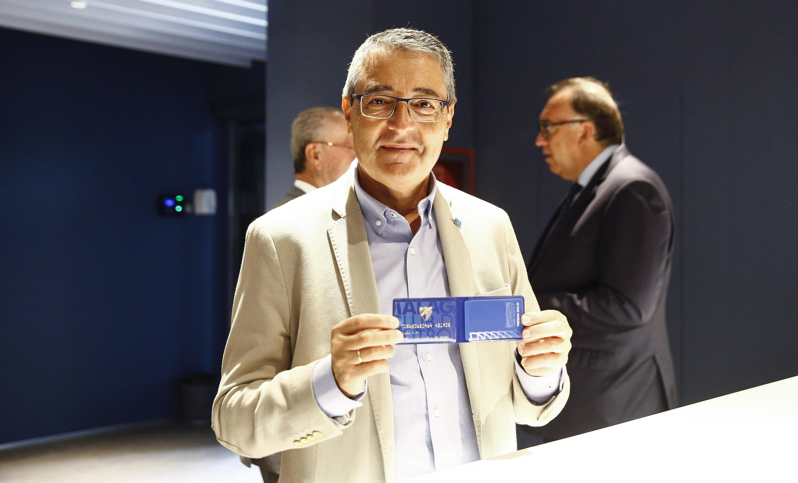 Las fotos de la renovación de carnés de las autoridades con el Málaga CF