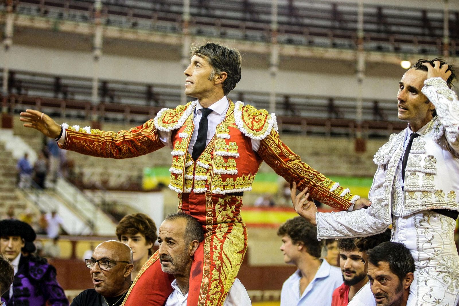Las imágenes de la corrida de toros en El Puerto con Escribano, Morilla y Pinar
