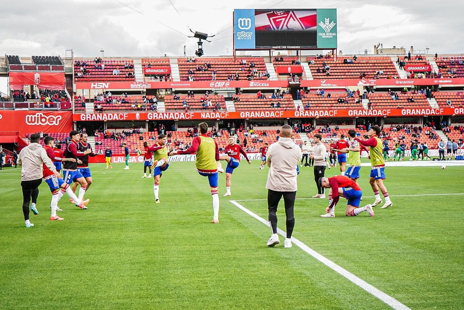 Encuéntrate en la grada de Los Cármenes en el Granada-Osasuna
