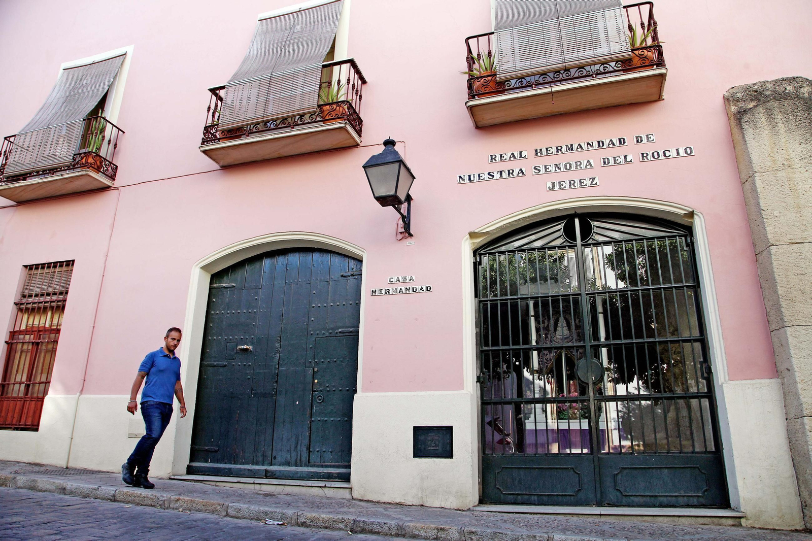 Fachada de la sede de la Hermandad del Rocío  en la calle Chancillería.