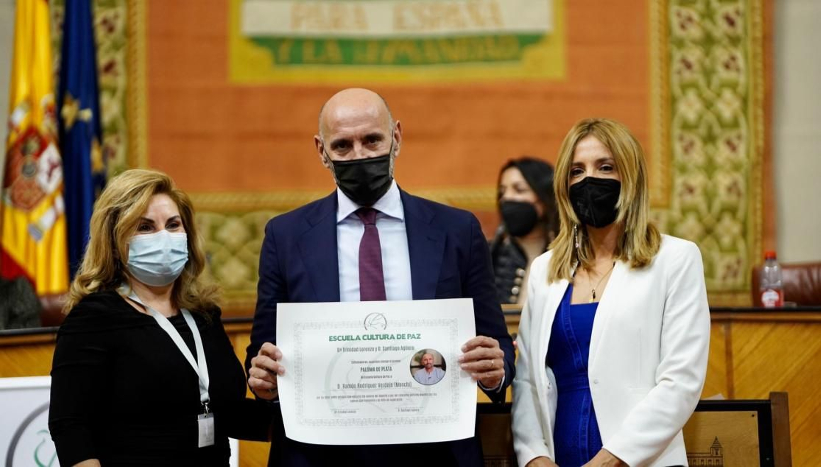 Monchi, al recoger este lunes el premio Paloma de Plata, de la Escuela Cultura de Paz.