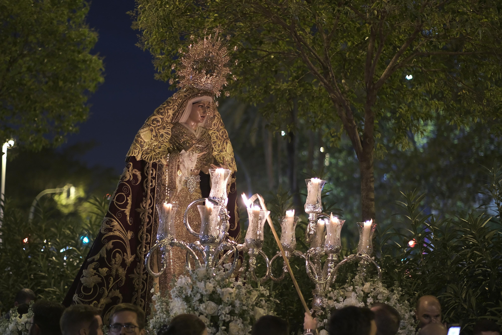 Las imágenes del rosario vespertino de la Virgen del Rosario de San Pablo