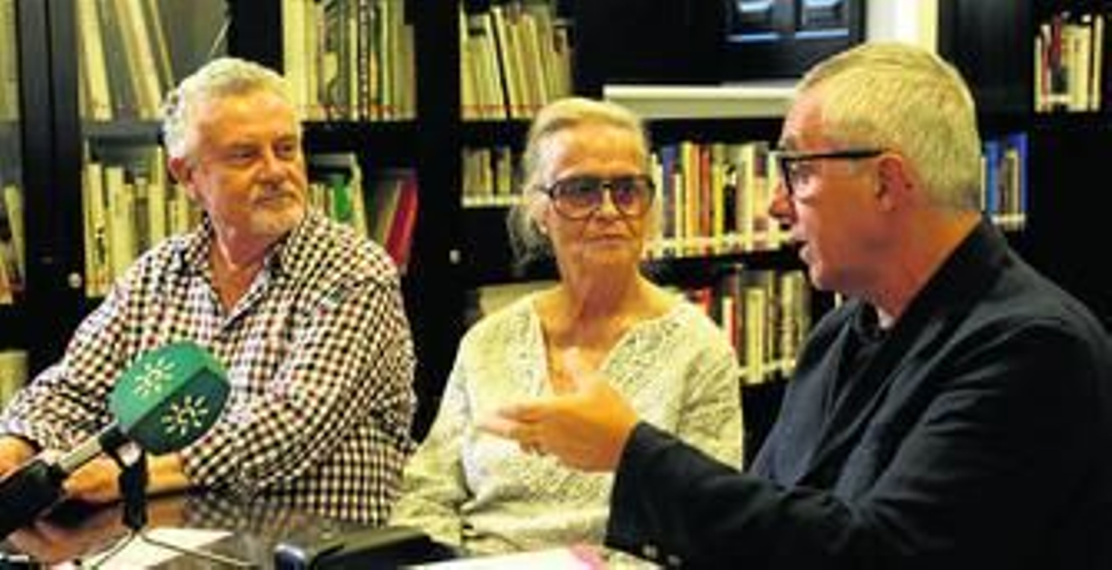 Pepe Bornoy, María Victoria Atencia y José Lebrero, ayer, en el Museo Picasso.