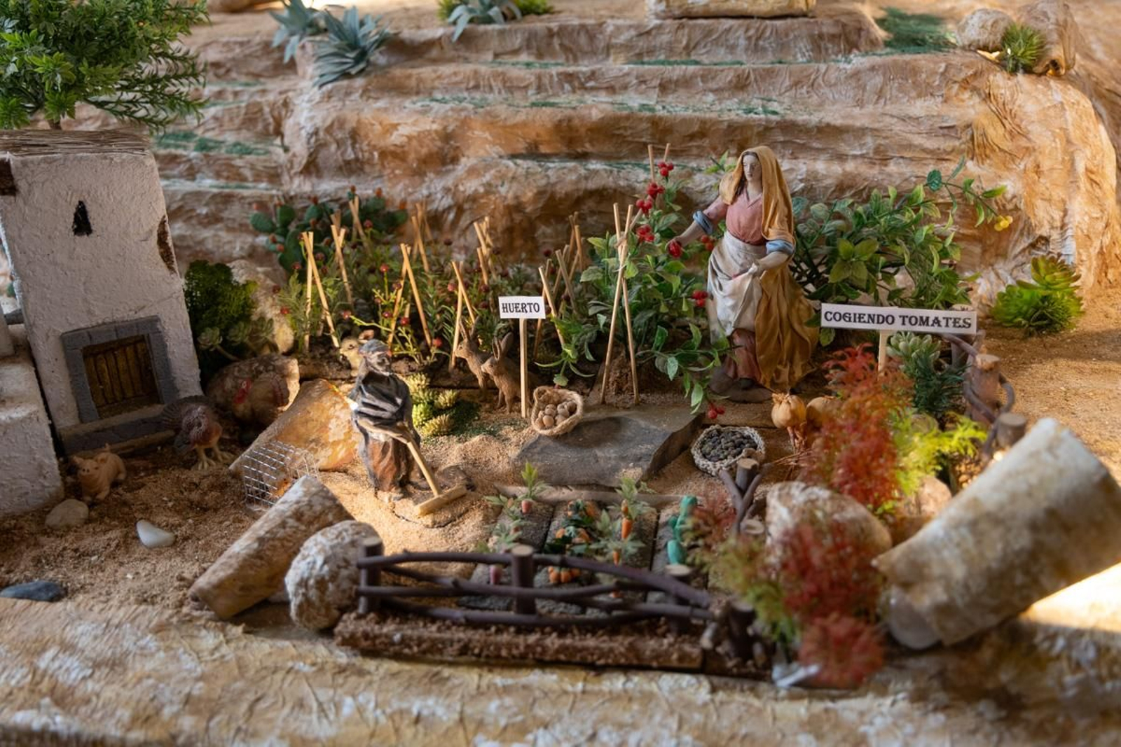 En imágenes: así es el Belén Bíblico con más de un millar de piezas artesanas de los abuelos María y Rafael