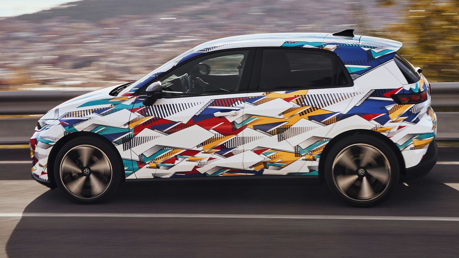 Levemente más largo que el Polo de combustión, el ID. Polo también crece, y en mayor media, en anchura y altura, con siete y ocho centímetros respectivamente.