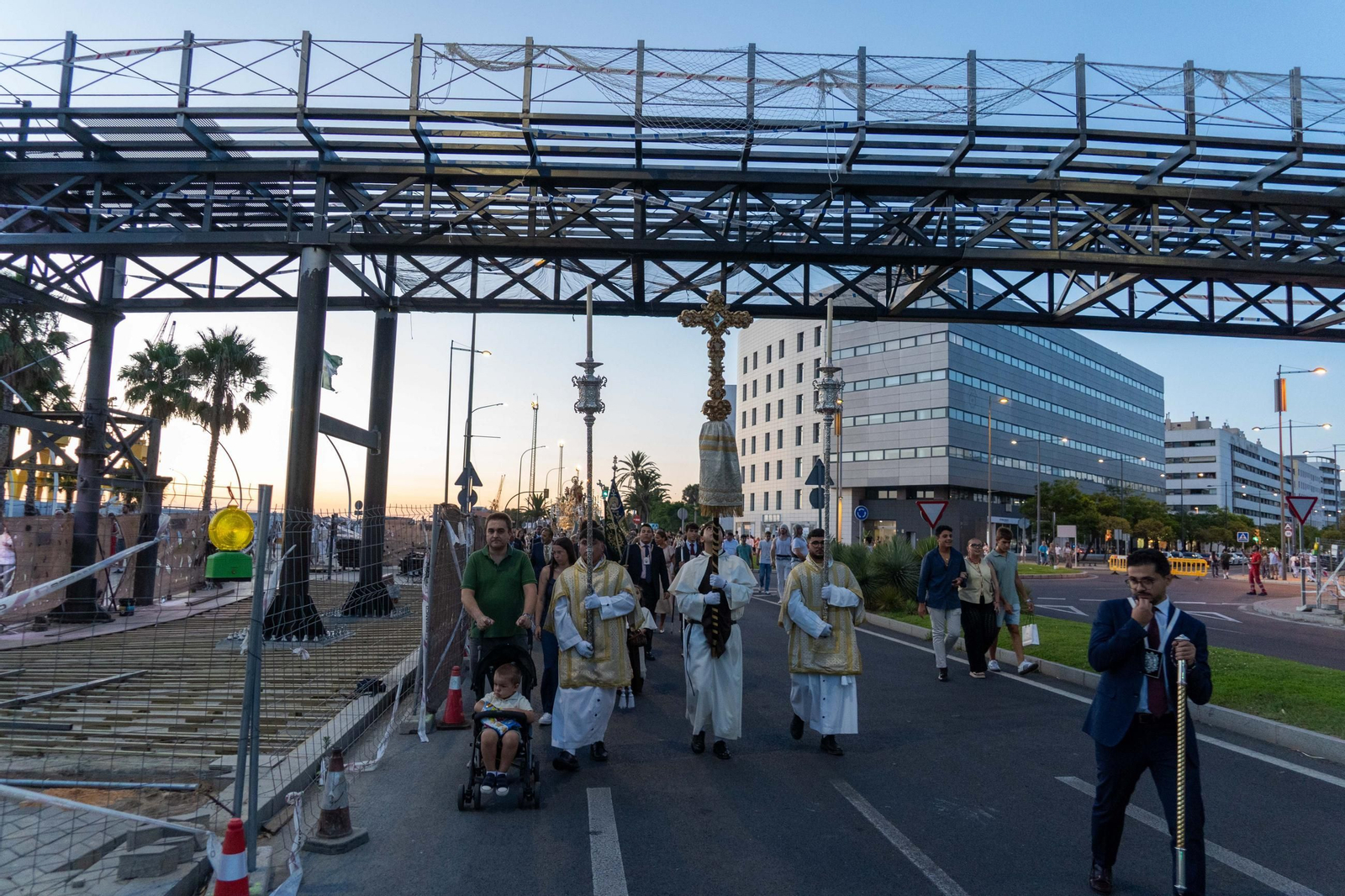 Imágenes de la procesión La Virgen del Carmen por las calles de Huelva