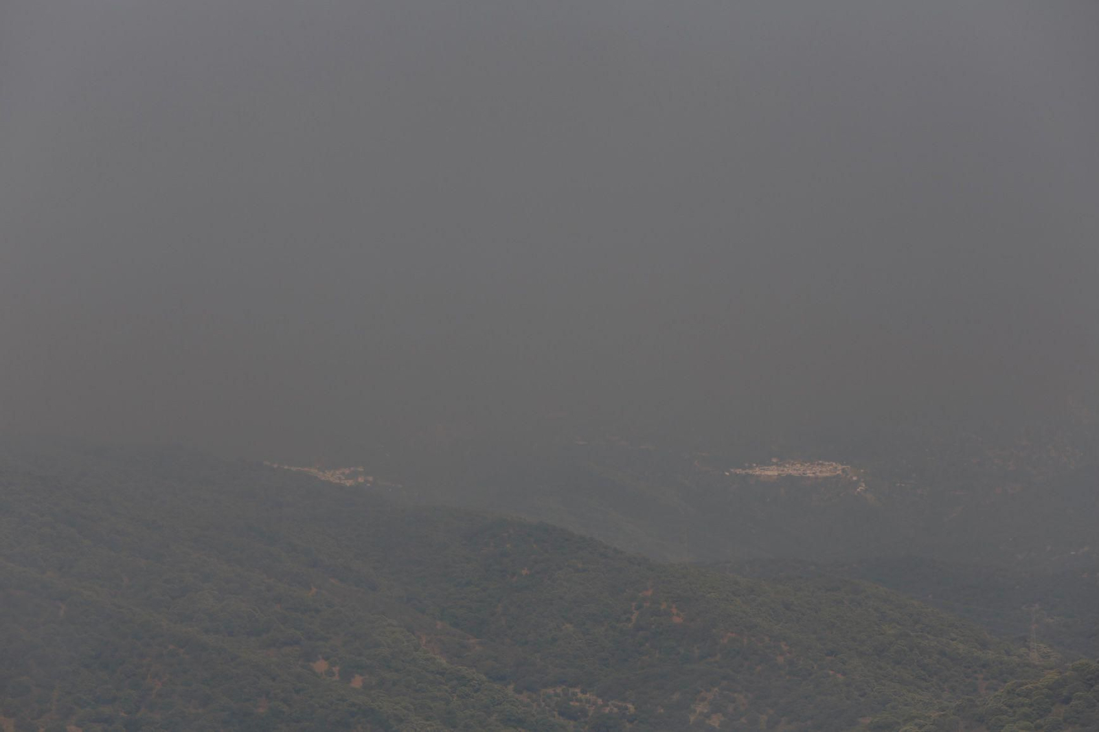 Las imágenes de los medios aéreos y terrestres en las labores de extinción del incendio de Pujerra este jueves Las imágenes de los medios aéreos y terrestres en las labores de extinción del incendio de Pujerra este jueves