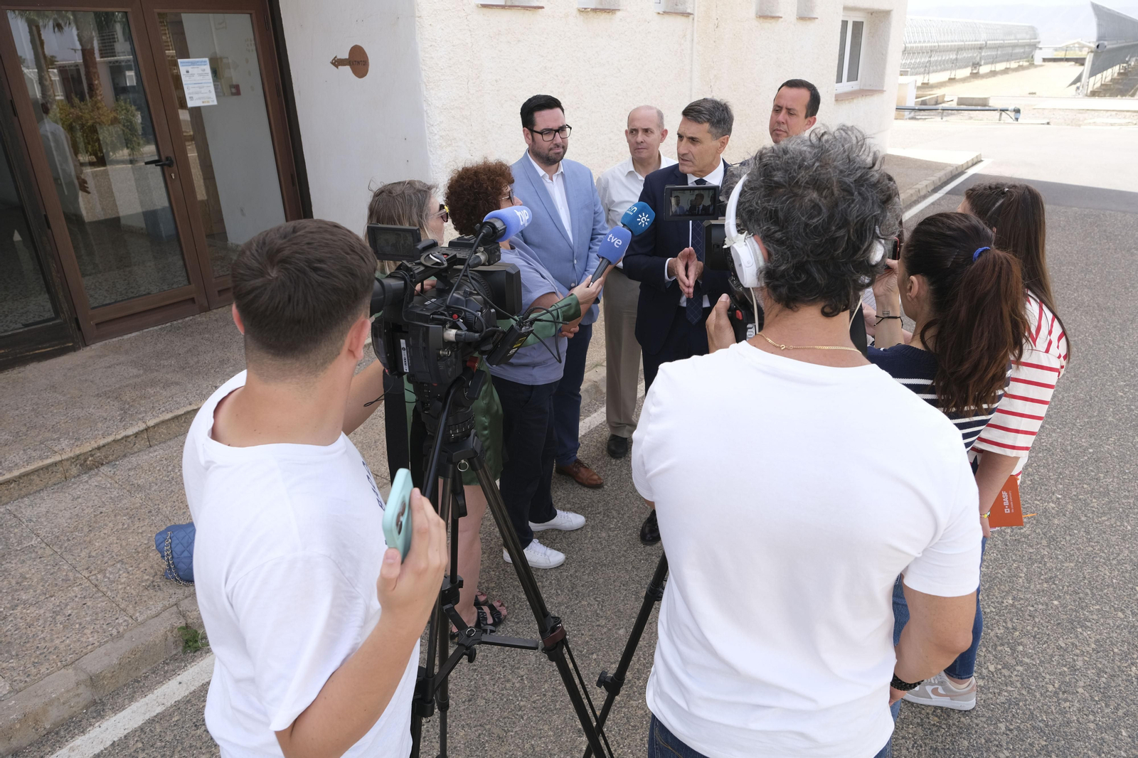 Imágenes de la visita a la Planta Solar de Almería, en Tabernas