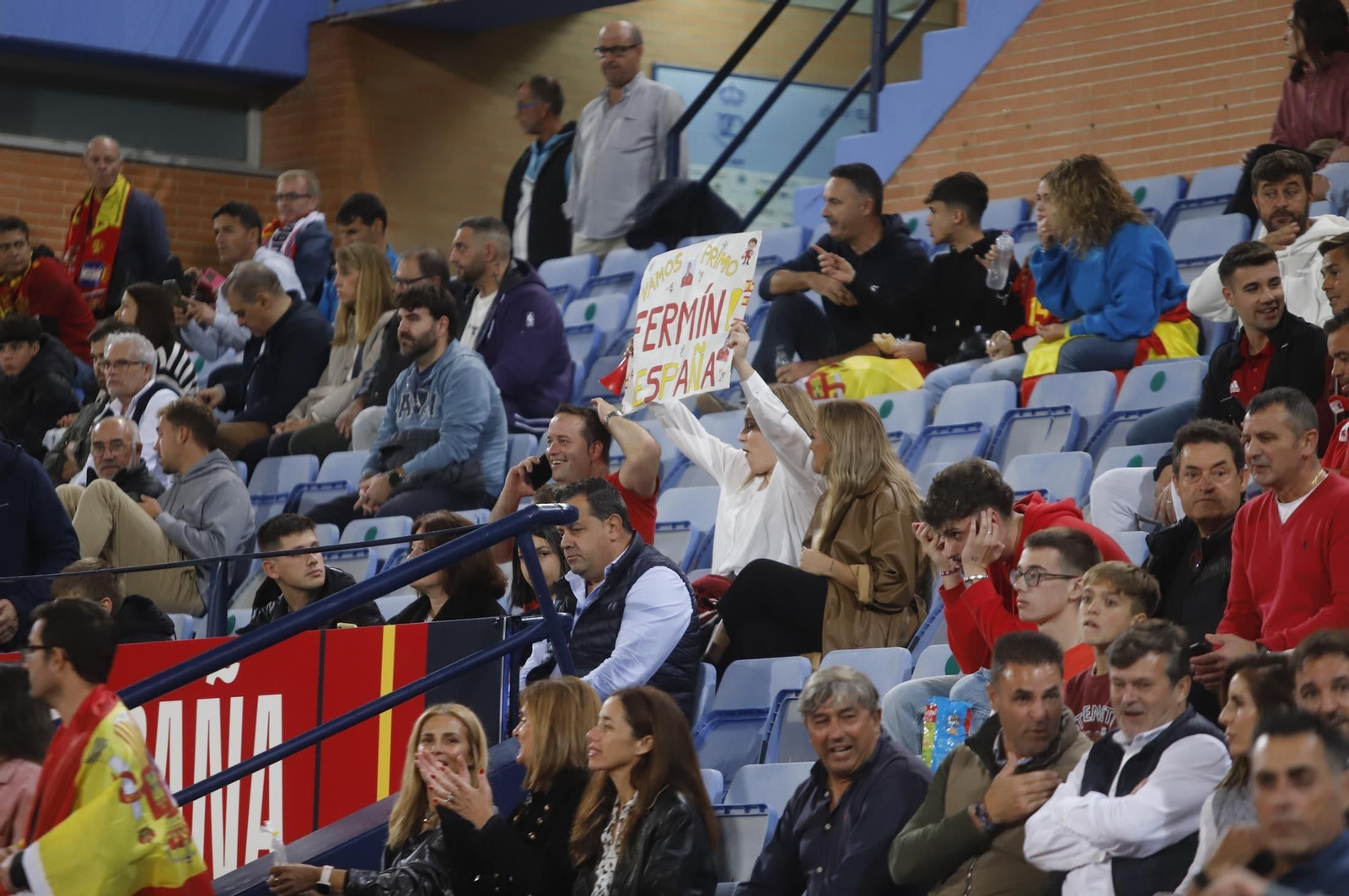 Gran ambiente para ver la selección española sub-21 en Huelva