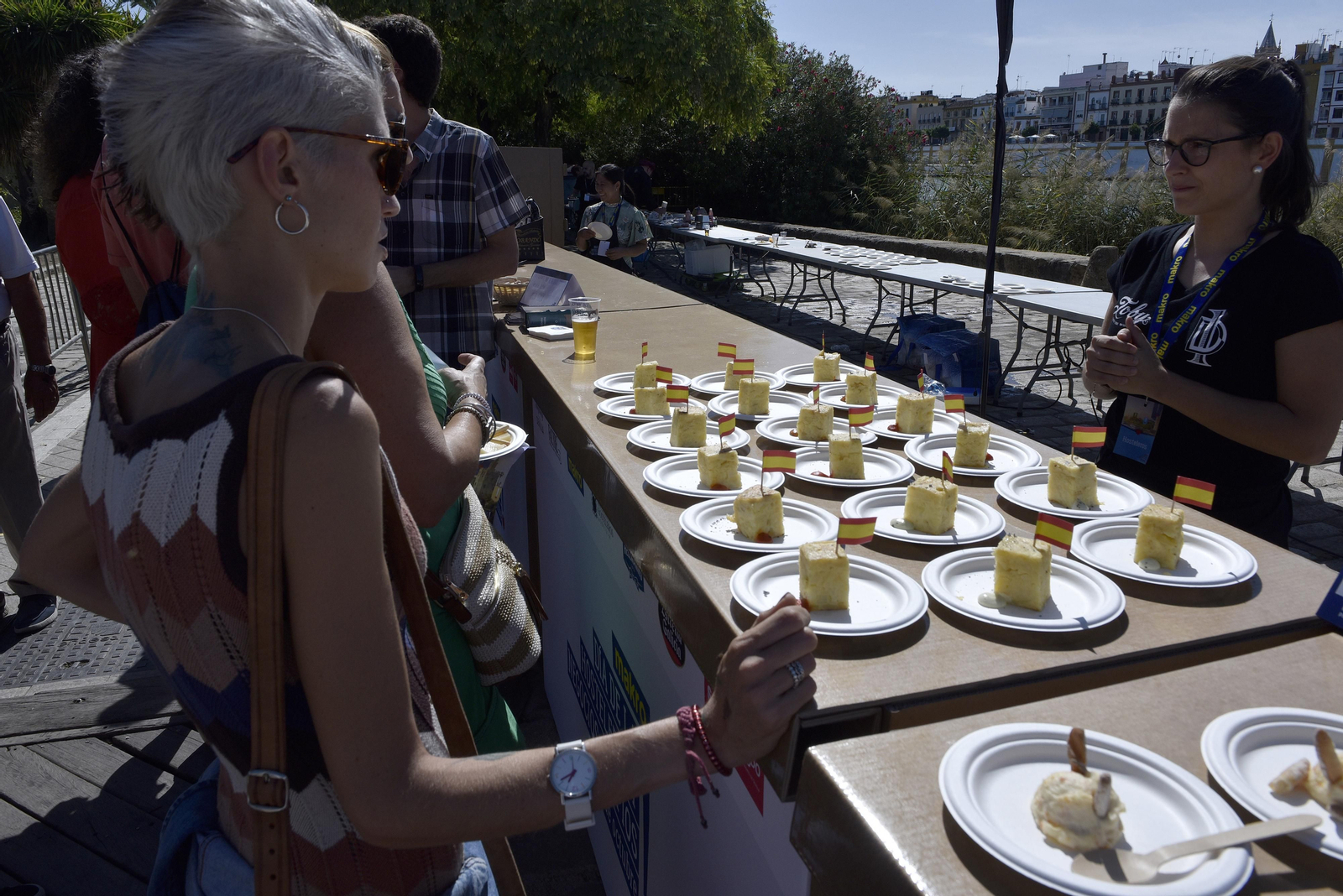 La barra de tapas más larga del mundo, en Sevilla