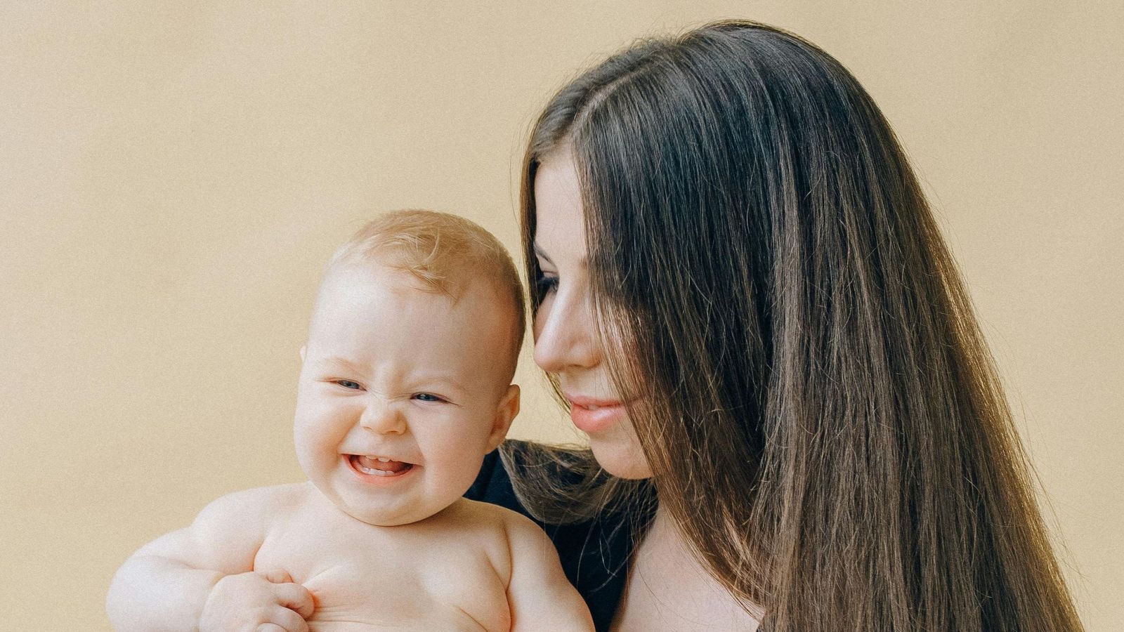 Ayudas y beneficios para familias que tendrán un hijo en Andalucía en 2026