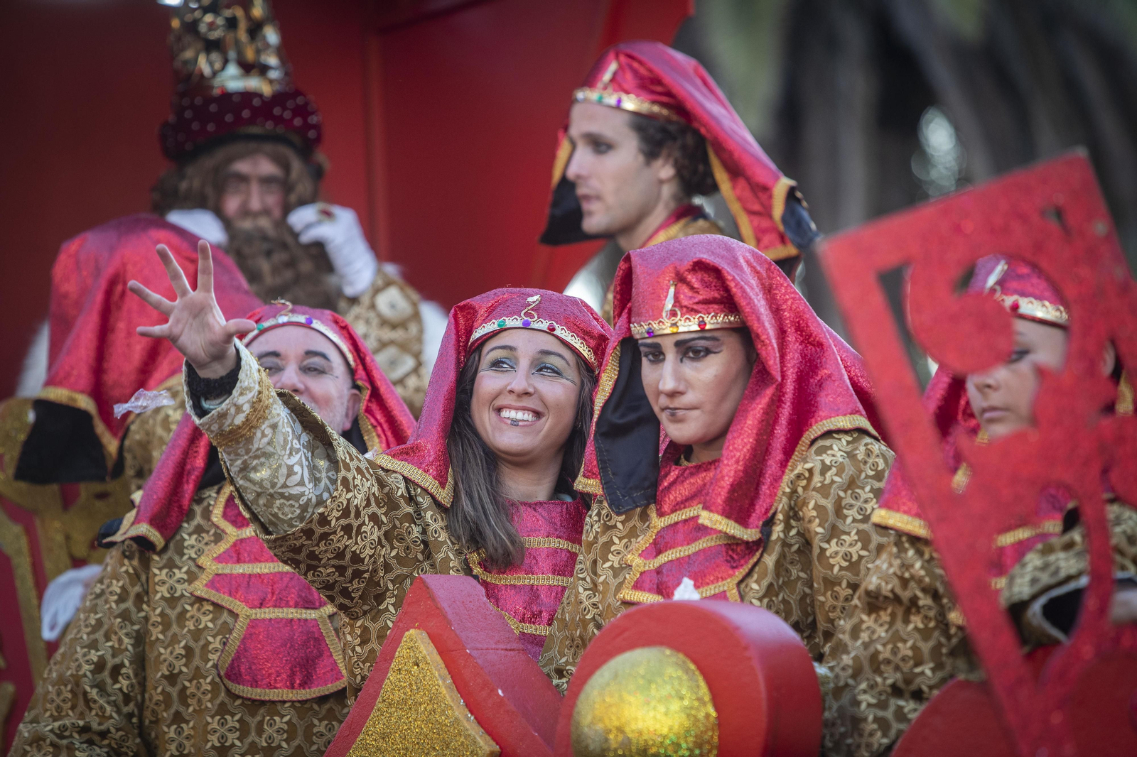 Imágenes de la cabalgata de los Reyes Magos en San Fernando