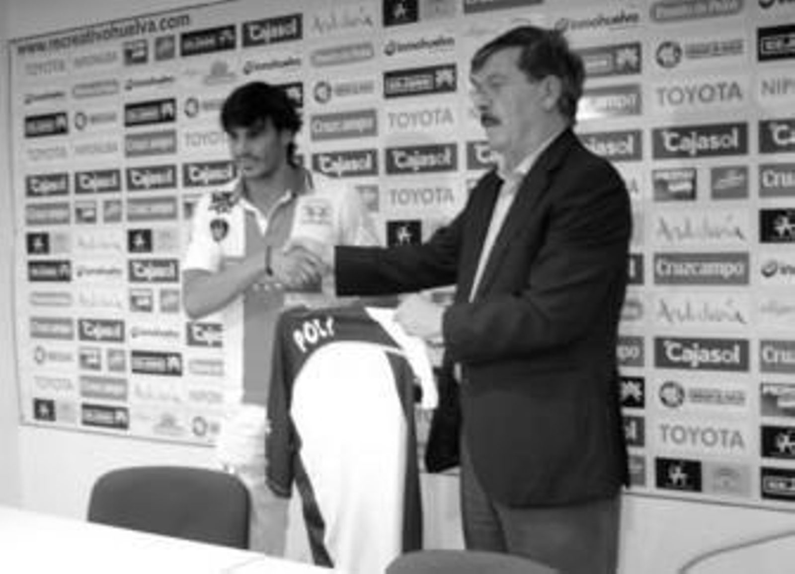 Poli y el presidente del Recre en un momento de la comparecencia de ambos ante los medios.