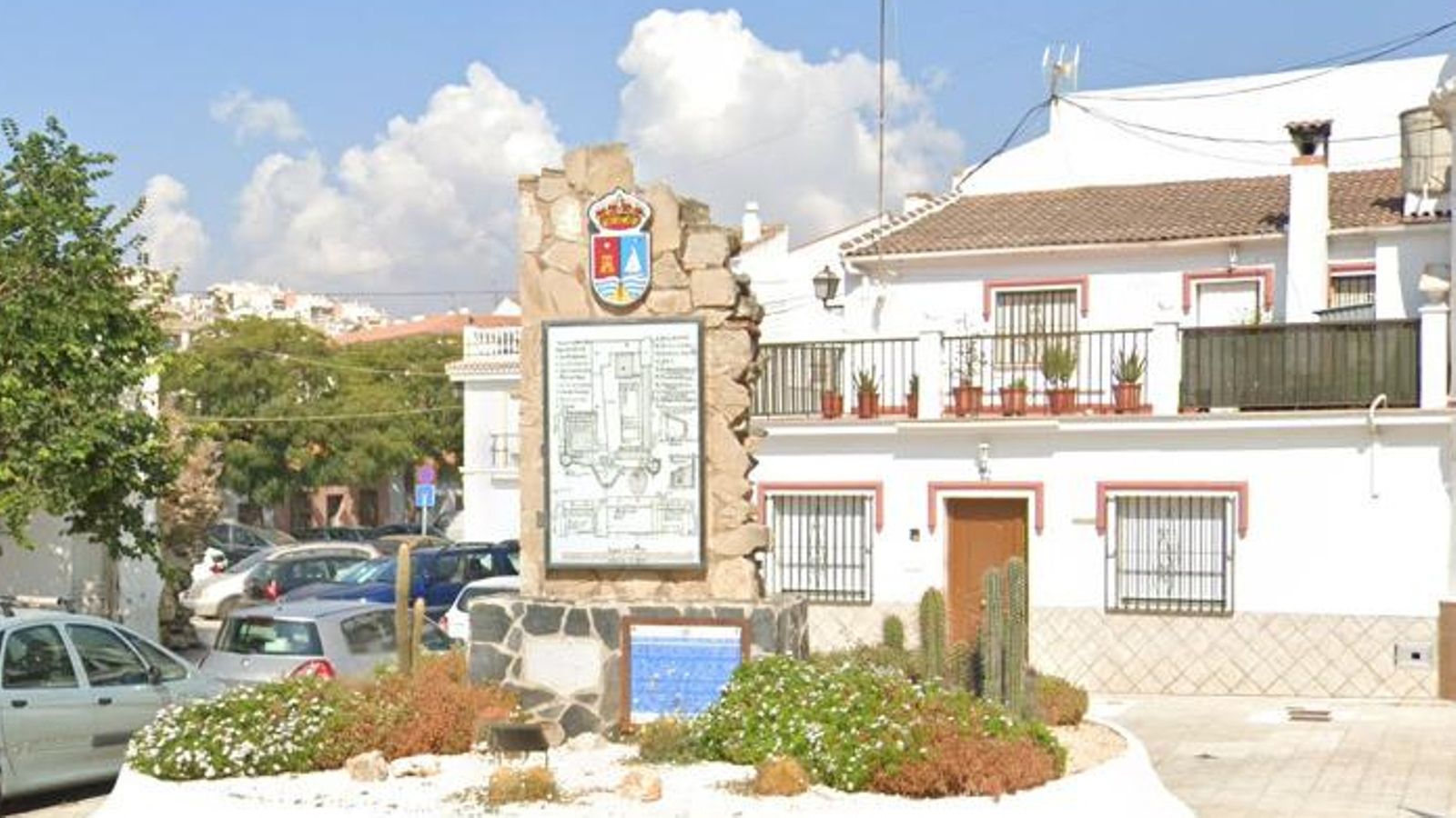 Plaza de la Axarquía de Torre del Mar, donde se ubica el castillo