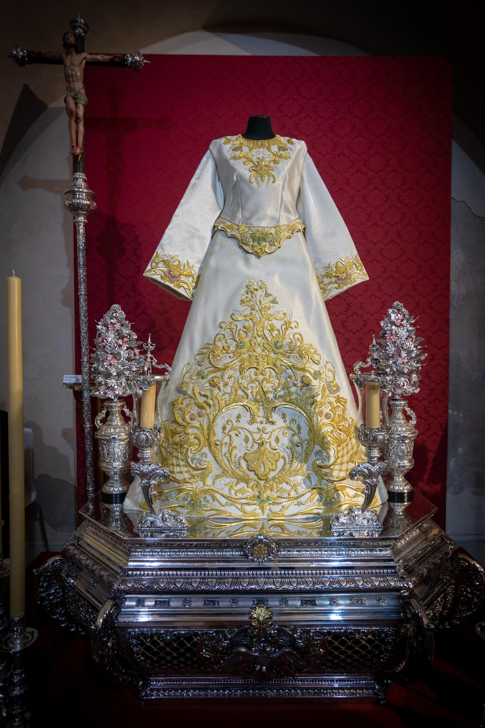 Las imágenes de la exposición Opera Nova, estrenos de las hermandades de San Fernando