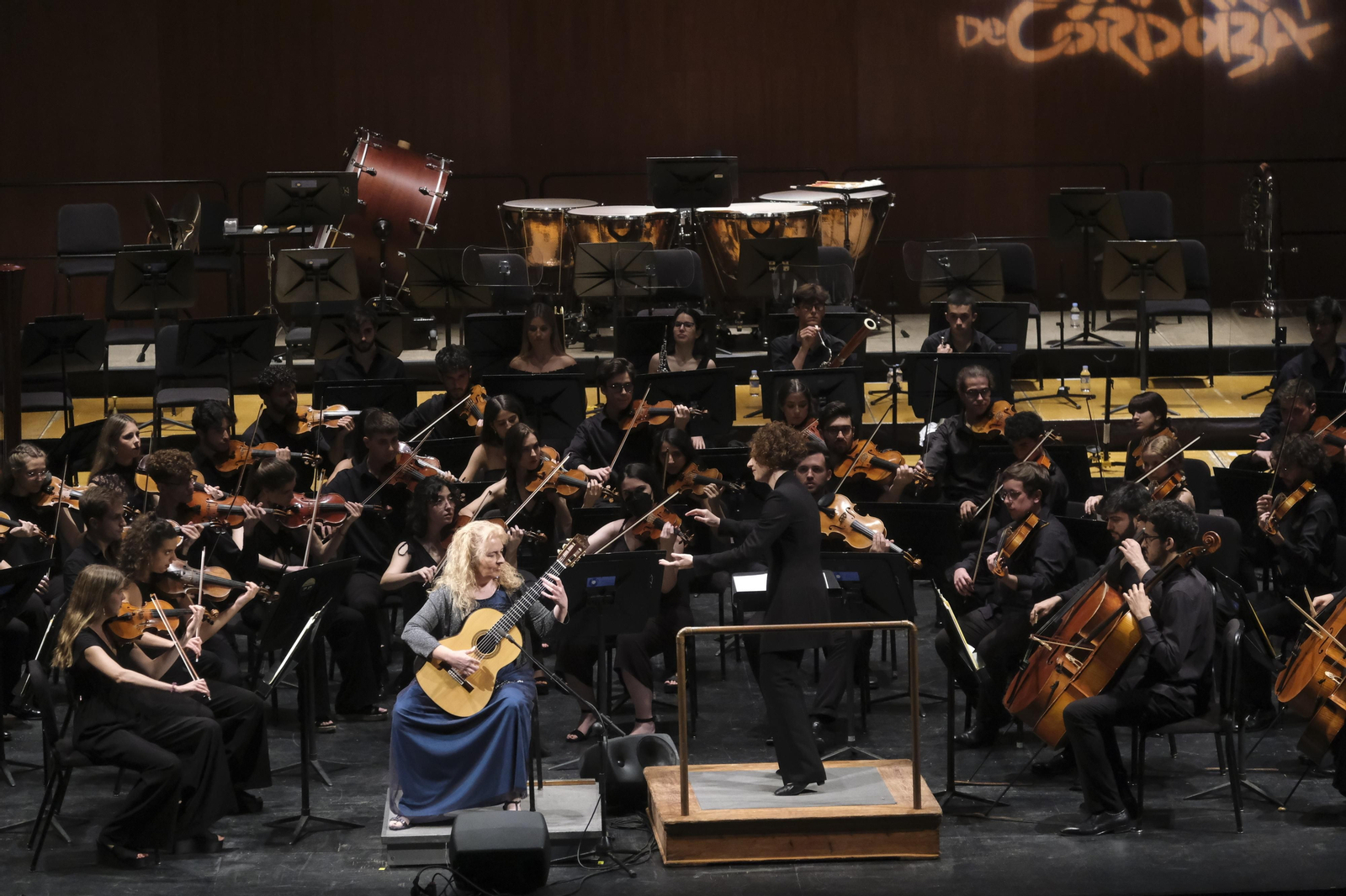 El concierto de la Orquesta Joven de Andalucía y María Esther Guzmán en el Festival de la Guitarra de Córdoba, en imágenes