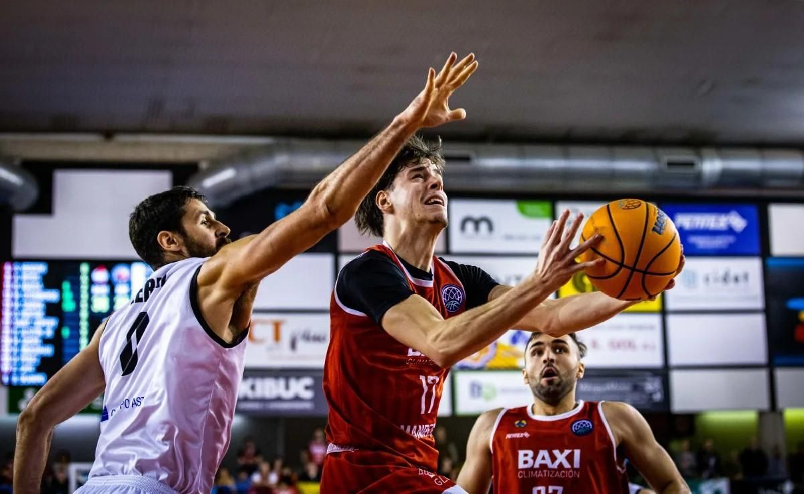 Mario Saint-Supéry: 16 puntos y catálogo para avanzar al Round of 16 con Manresa