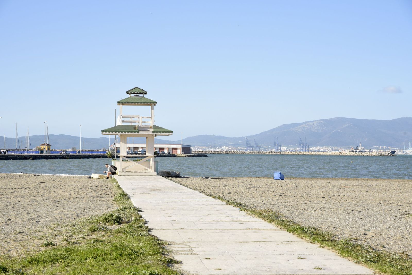 Las fotografías de un sábado en las playas de La línea tras las borrascas
