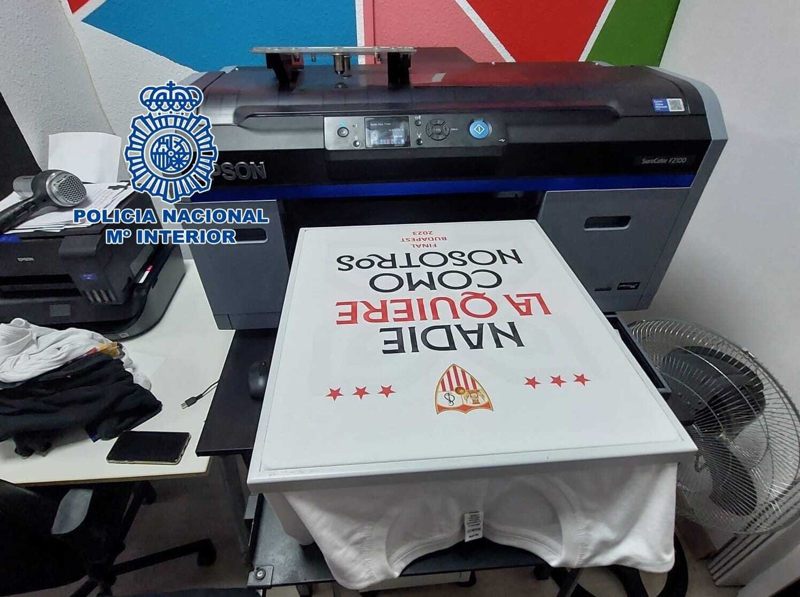 Investigado por vender en redes sociales camisetas falsas de la Europa League a 15 euros