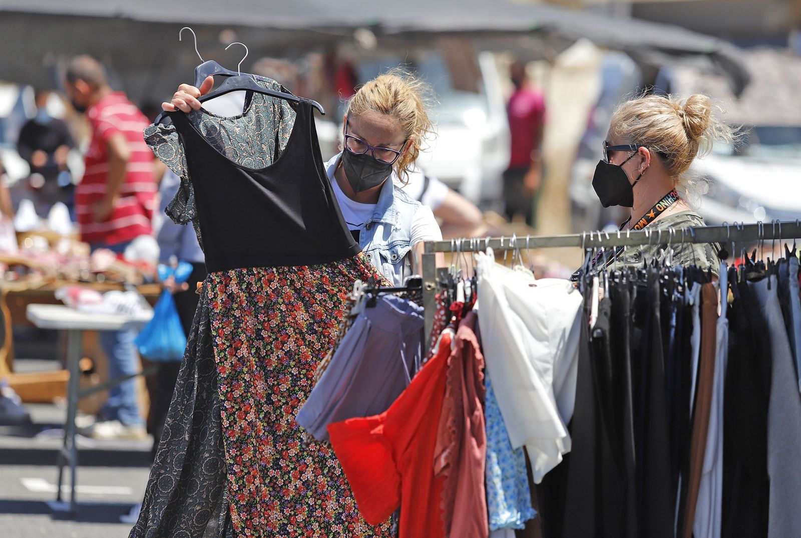 Imágenes del Mercadillo de Huelva en su nueva ubicación