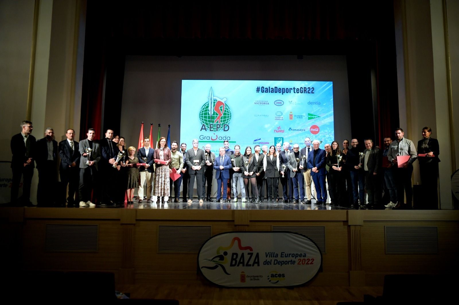 Foto de familia de la gala celebrada en Baza.