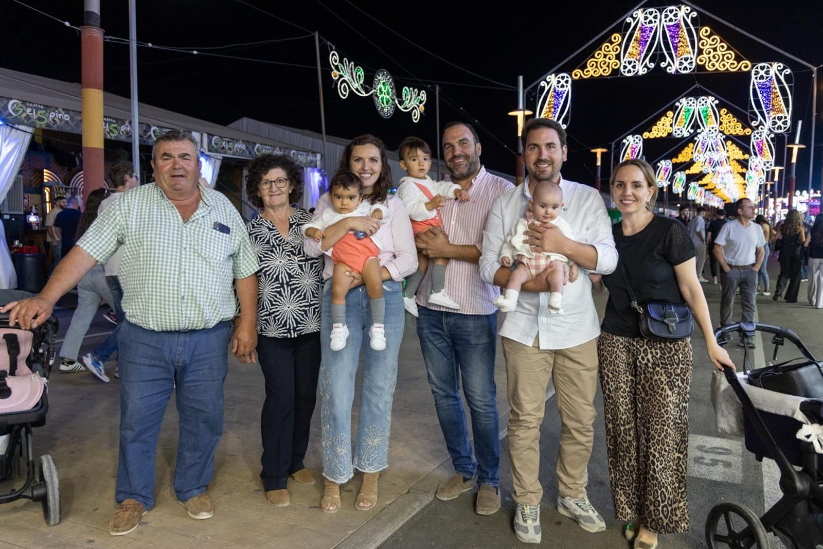 Los jiennenses disfrutan una noche más de la Feria de San Lucas