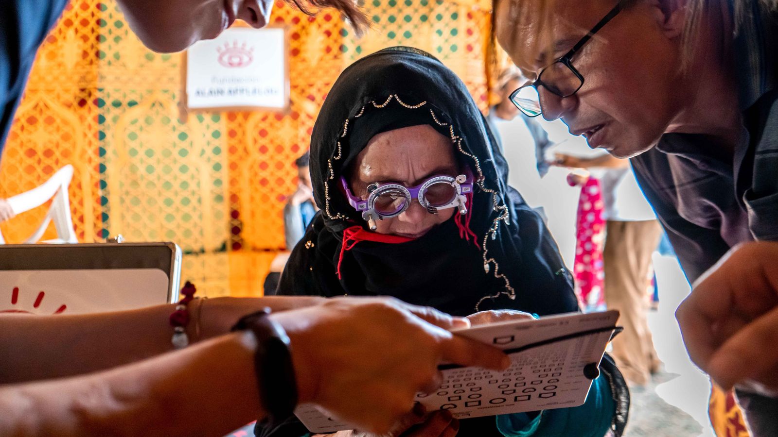 Las revisiones oftalmológicas fueron, un año más, una de las tareas de las voluntarias de la Fundación Alain Afflelou.