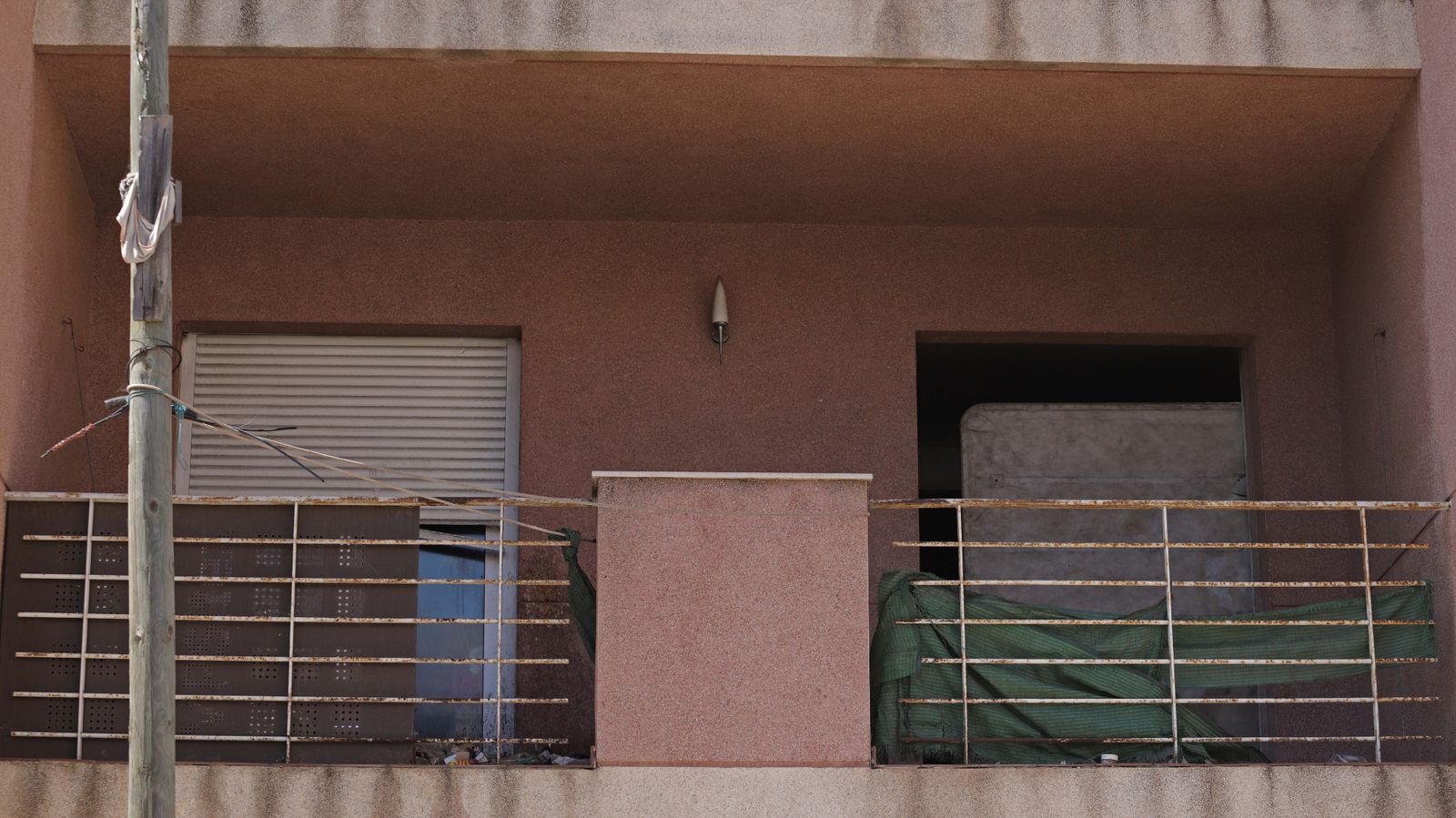 Fotos del edificio okupa de El Secano en Algeciras