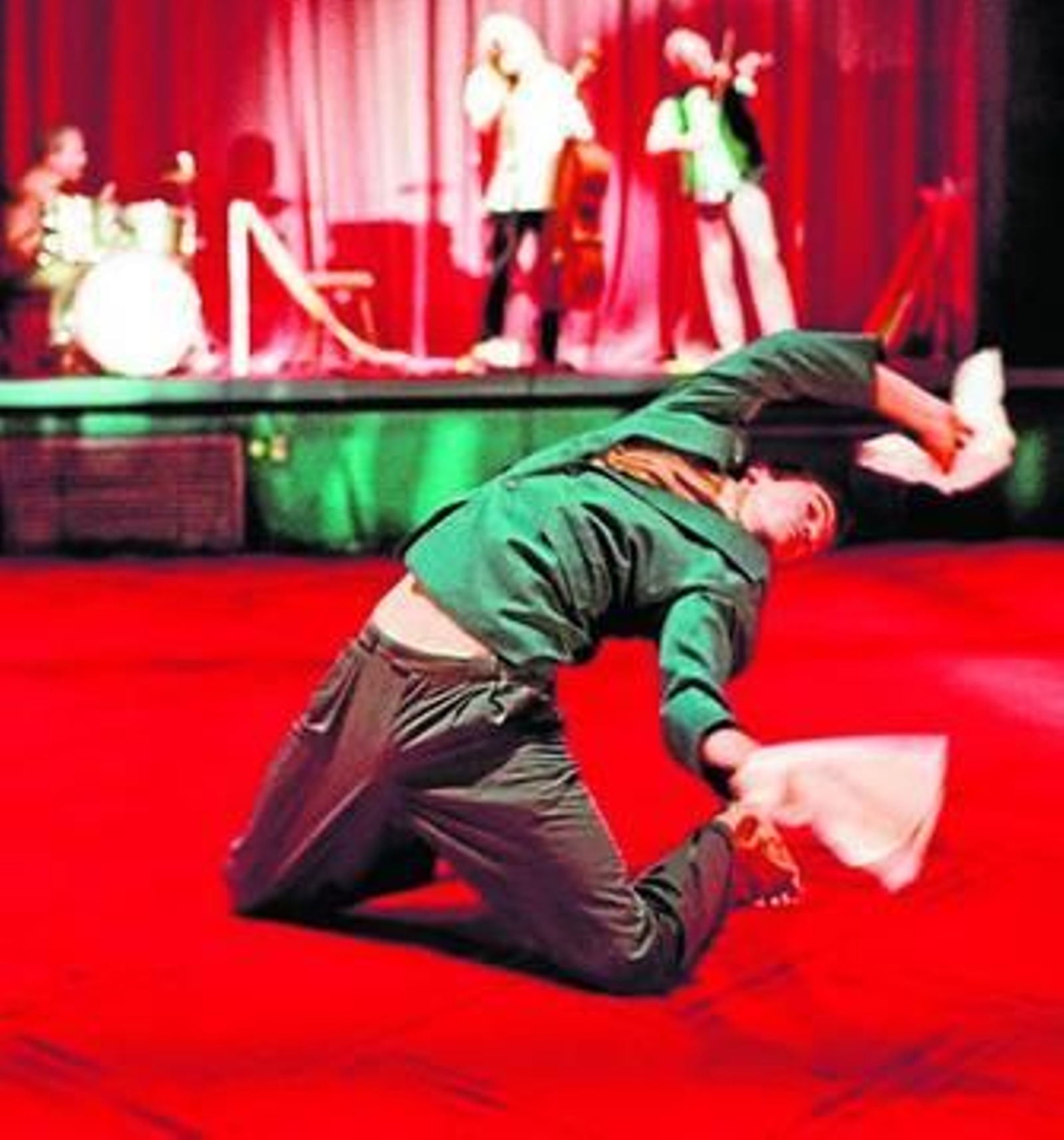 La tensión del movimiento con música en directo en 'Vader'.