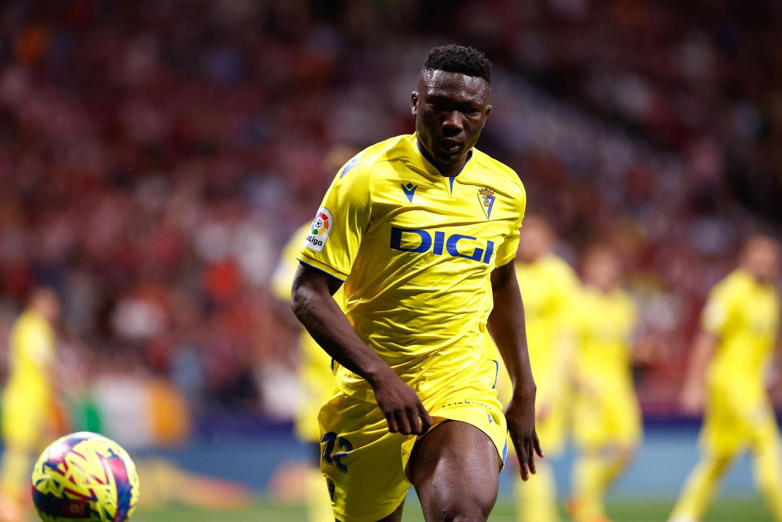 Youba Diarra en un partido del Cádiz.