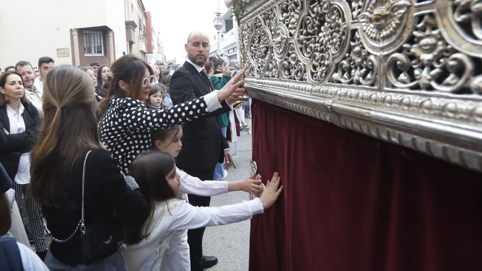 Fotos del Martes Santo en La Línea: Jesús de las Penas y María Santísima de los Dolores