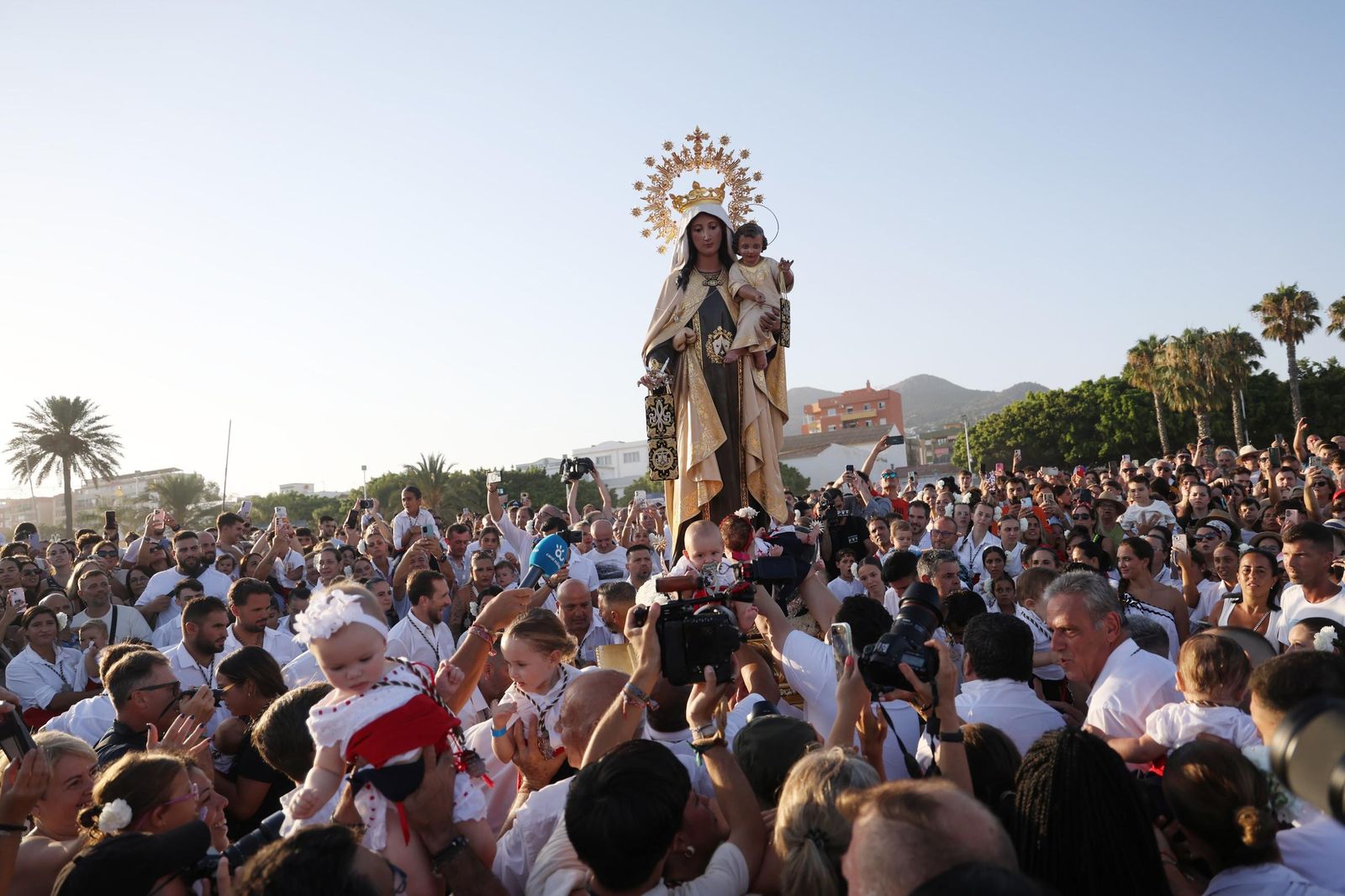 La procesión de la Virgen del Carmen en El Palo, en Málaga, en imágenes