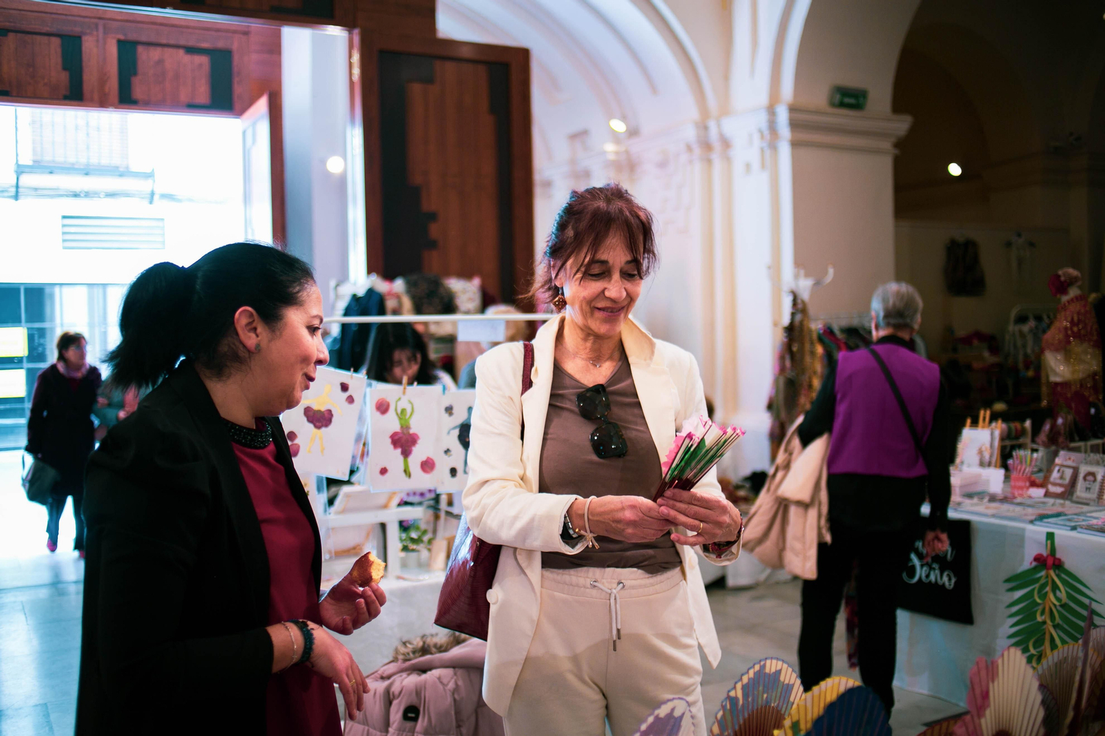 Las mejores imágenes del mercadillo solidario de la Asociación San Rafael Alzheimer de Córdoba Las mejores imágenes del mercadillo solidario de la Asociación San Rafael Alzheimer de Córdoba