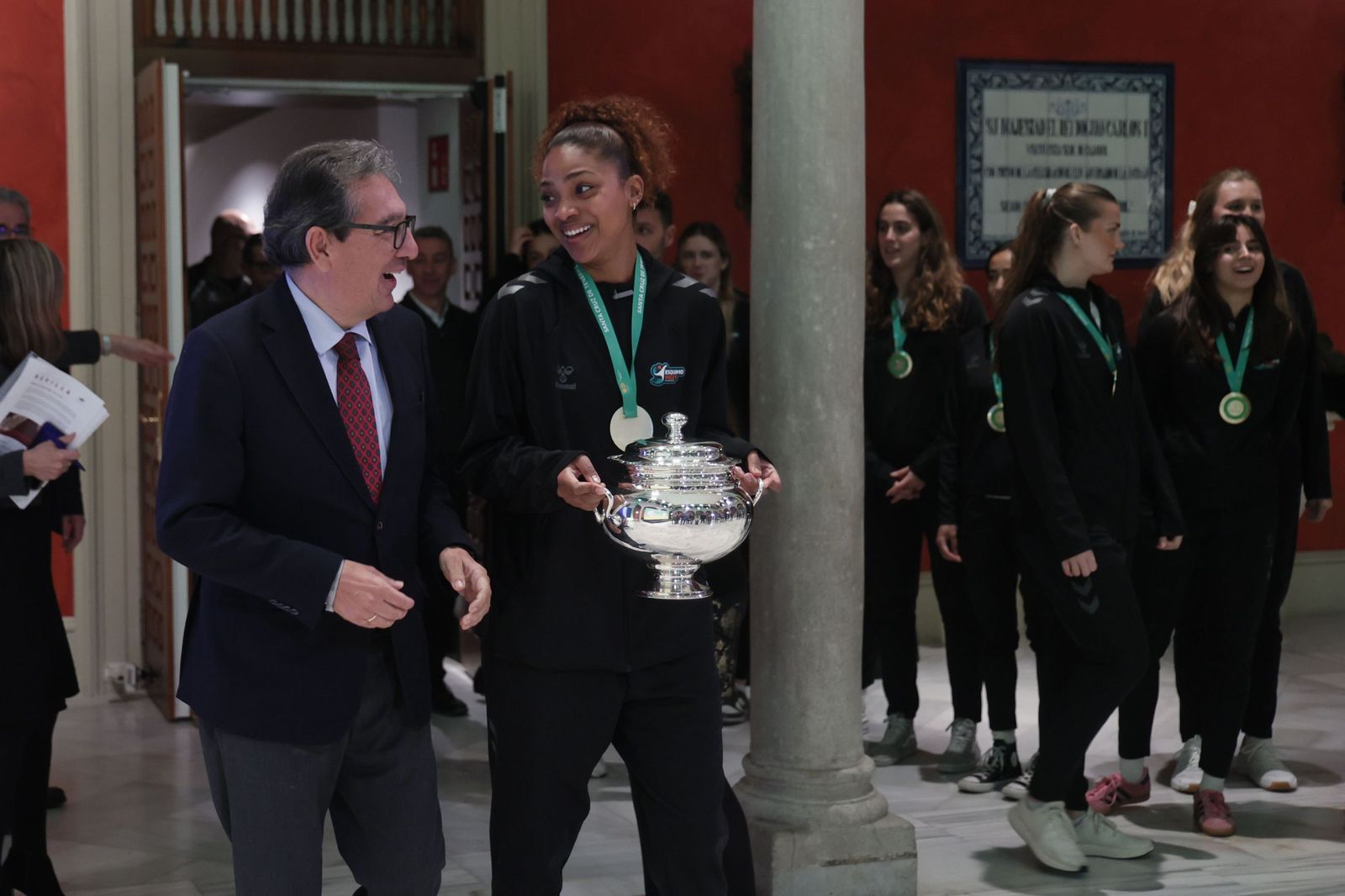 Recepción en la Fundación Cajasol a la campeonas de la Copa de la Reina de voleibol