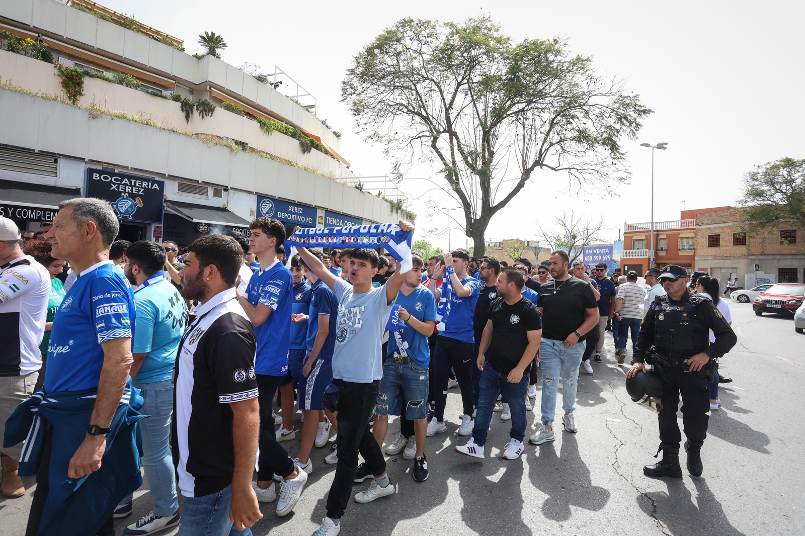Imágenes del gran despliegue policial en Jerez durante el derbi