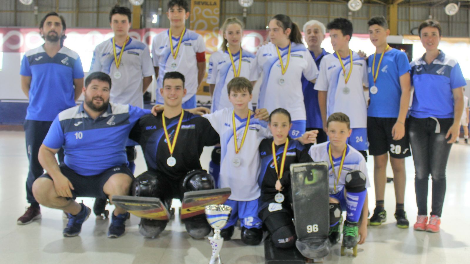 El Patín Cájar, tras proclamarse campeón